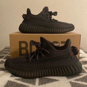 SOLD✨Yeezy 350 v2 Static Black